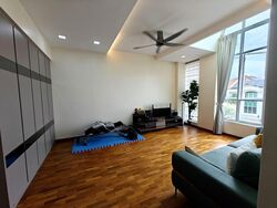 Eastwood Walk Gardens (D16), Terrace #565281861